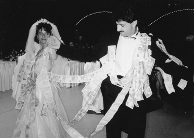 Greek Wedding Songs on Maria And Christodoulos Toulis Dance At Their Wedding  1991   Greeks